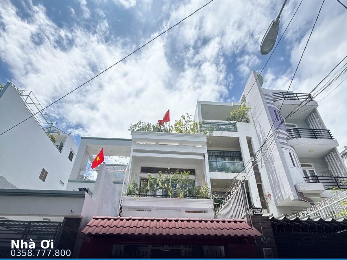 Nhà hẻm — Hoàng Diệu, Xóm Chiếu, Quận 4 — 104m² · ngang 4.2m · 3 tầng — 30 tỷ