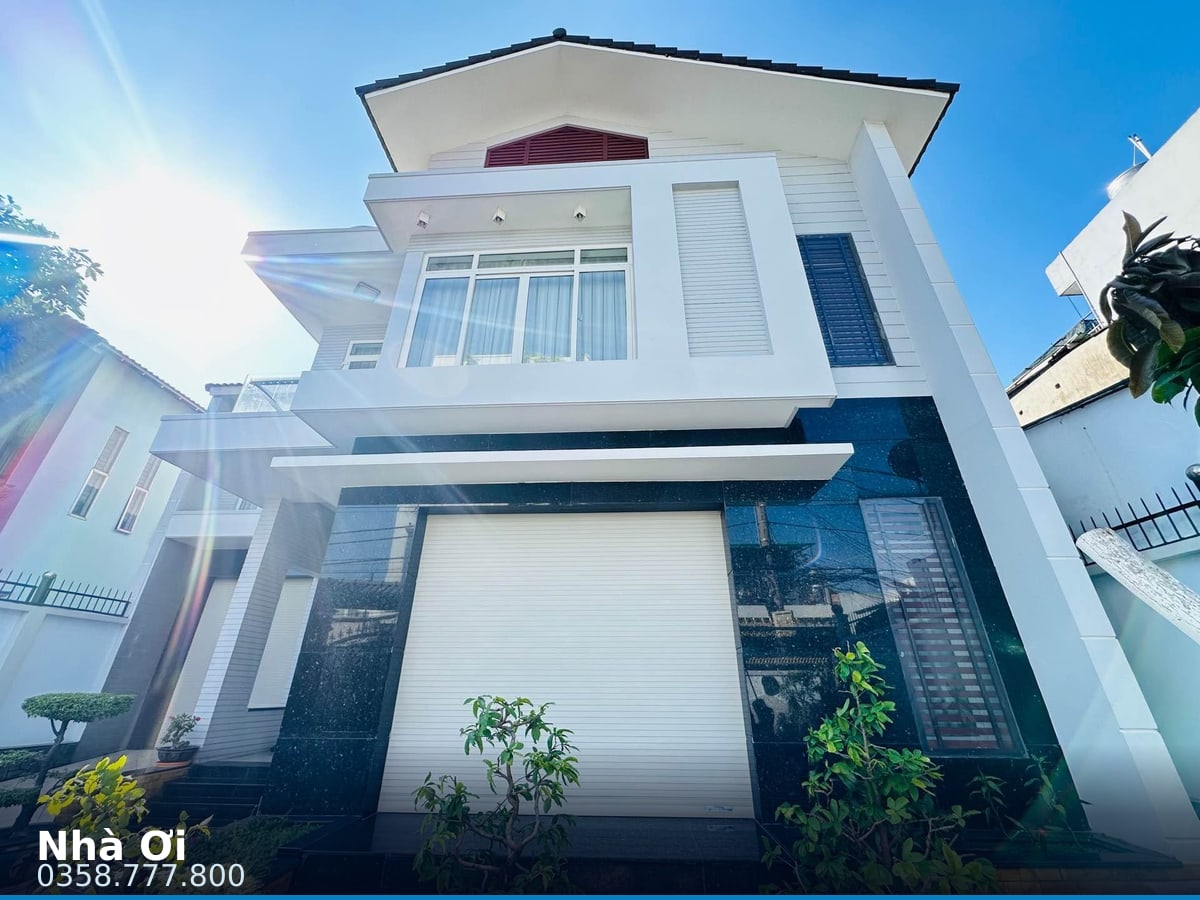 Nhà mặt tiền — Đường Số 42, Thành phố Thủ Đức — 184.6m² · ngang 13.5m · 3 tầng — 30,5 tỷ